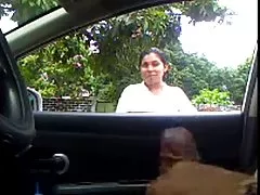 Tremendo pompino con la saliva, la zia è a corto di aria!