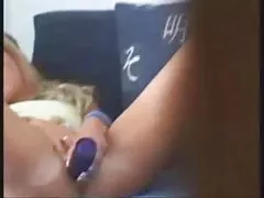 Rachel Roxxx si eccita con i ragazzi su una moto