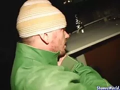 Cornuto francese offre a sua moglie di scoparla in trio