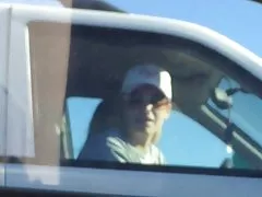 La mamma di Jordi non sa cosa fare per scopare con lui ..