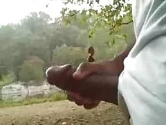 L'infedele matura scopa questo ragazzo nero e muscoloso