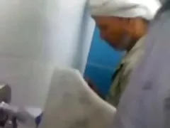 Sesso sotto la doccia e per finire una sborrata in bocca