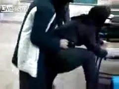 Che modo di mangiare cazzi questa bruna